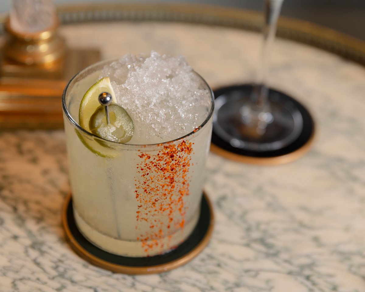 Kinross_House's tweet photo. Indulge in the perfect blend of relaxation and luxury while sipping on a refreshing cocktail in the stunning surroundings of the Garden Room. ✨️

The perfect sanctuary for those seeking a peaceful escape. 🏰

https://t.co/jbdNV4xC0u https://t.co/f9ELUYubCo
