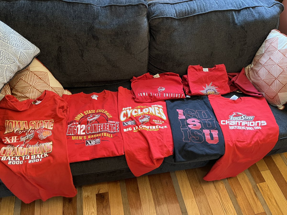 nickvanberkum's tweet photo. @mattvanwinkle That is nice.   I scored these last weekend at an undisclosed thrift store for nothing :). https://t.co/dKk7hR0CFU