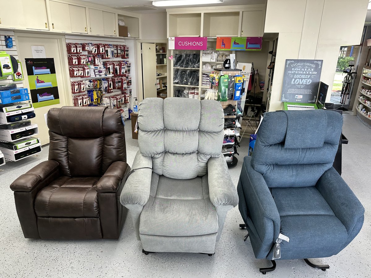 MedArtsPharm's tweet photo. Lift Chairs in stock. We have 3 on the floor and 5 different models in stock to choose from. #goldentech #liftchairs https://t.co/wggrPlcEbh