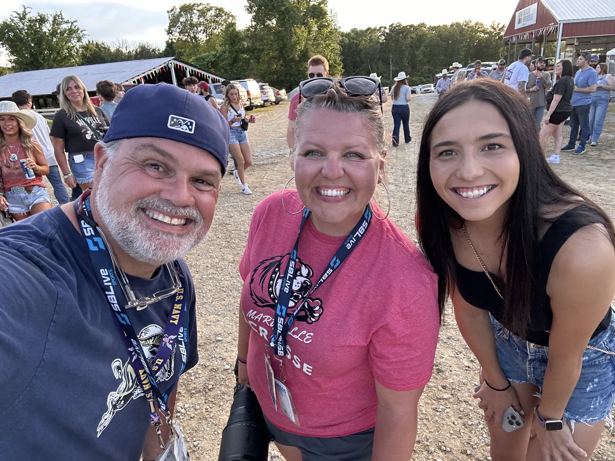 CheapSeatsPhoto's tweet photo. #CelebSighting @ #JeffCoRodeo @torisample22 is an alumna of @BishopDuBourg &amp; one of the most wonderful humans we've ever had the privilege of knowing &amp; photographing. We are so proud to see the young woman you have become.  Love you &amp; God Bless you Tori!!! 🙂 @FearTheCavalier https://t.co/ztEE7keLdA