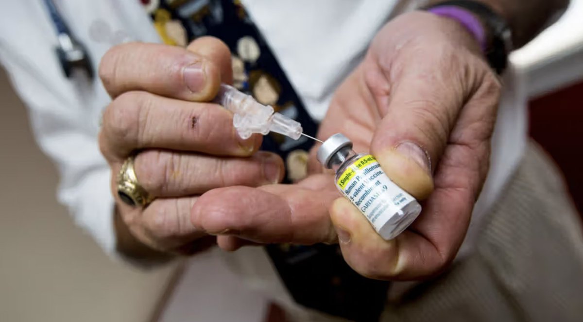 New study highlights that the HPV vaccine significantly reduces cancer risk in men. This is a major step forward in preventing HPV-related cancers. Stay protected and informed! Read more: medicalnewstoday.com/articles/hpv-v…