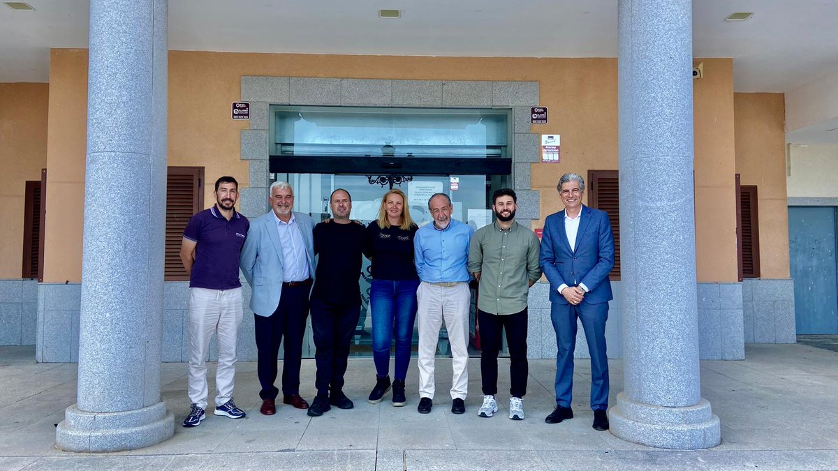 RFFM_oficial's tweet photo. 🏢 Estas tres entidades se reunieron en el @ayto_venturada

👋🏻 La RFFM, con su presidente @PacoDiezRFFM; la alcaldesa de Venturada, Carolina Folgueira; y el presidente de @UDVVoficial, Antonio Bronchalo

⚽La RFFM busca soluciones en la Sierra de Madrid con el 'Fútbol a la carta' https://t.co/V3uUbBowH5