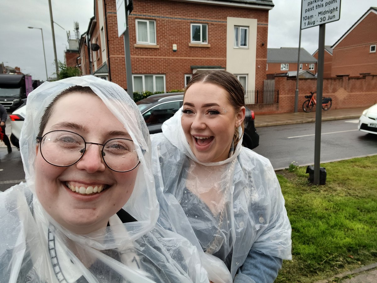 mcutts97's tweet photo. It's been a long time coming...but we're finally here!!! #LiverpoolTSTheErasTour https://t.co/8qdzUZ8f1L