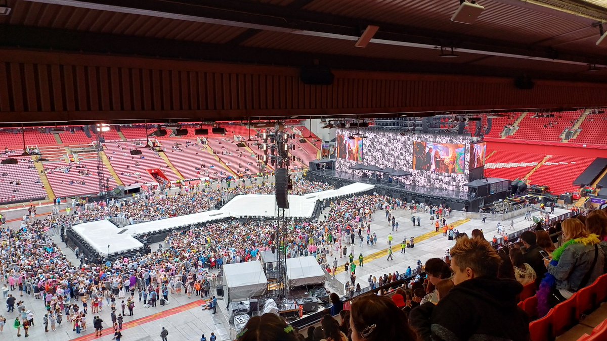 mcutts97's tweet photo. It's been a long time coming...but we're finally here!!! #LiverpoolTSTheErasTour https://t.co/8qdzUZ8f1L