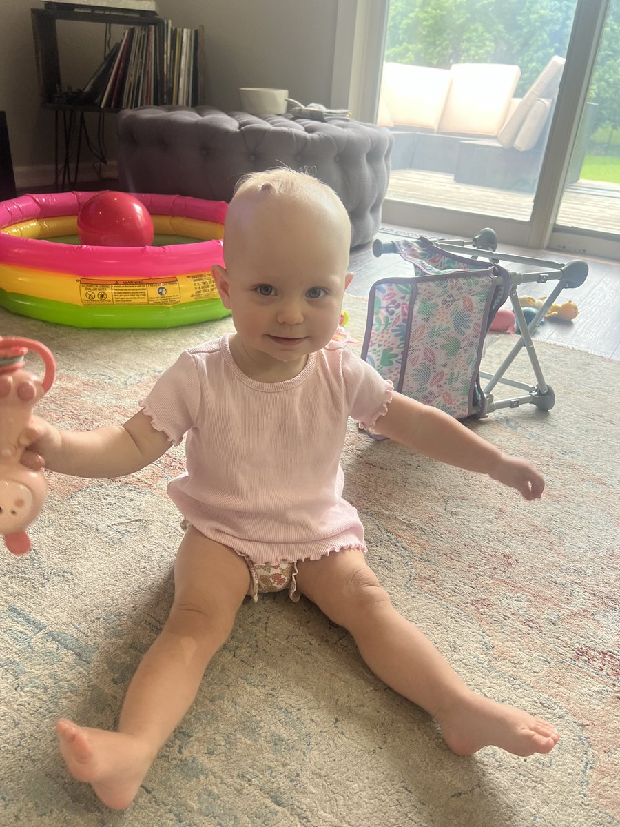 squatchathoncho's tweet photo. @elonmusk just realized that my granddaughter has the Tesla logo as a birth mark on her leg! https://t.co/Dl7q2ieuRs