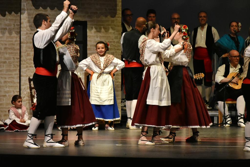 CulturaLorca's tweet photo. 📸Un año más el @TeatroGuerra acoge la XLII Muestra de folclore infantil ''Carmen Martínez de Miguel'' .

En esta edición han participado el grupo Infantil de @CyDLorca y la Escuela de Folclore de Coros y Danzas de #Yecla https://t.co/rDKGOEAoze