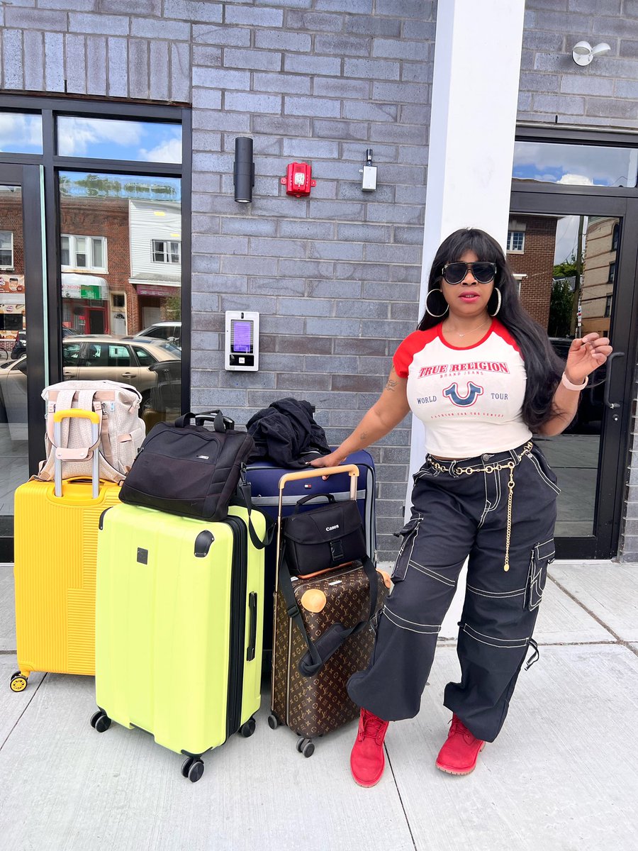 AfroCandy's tweet photo. Go time! Nigeria here I come #afrocandy https://t.co/QCAqxFUVeg