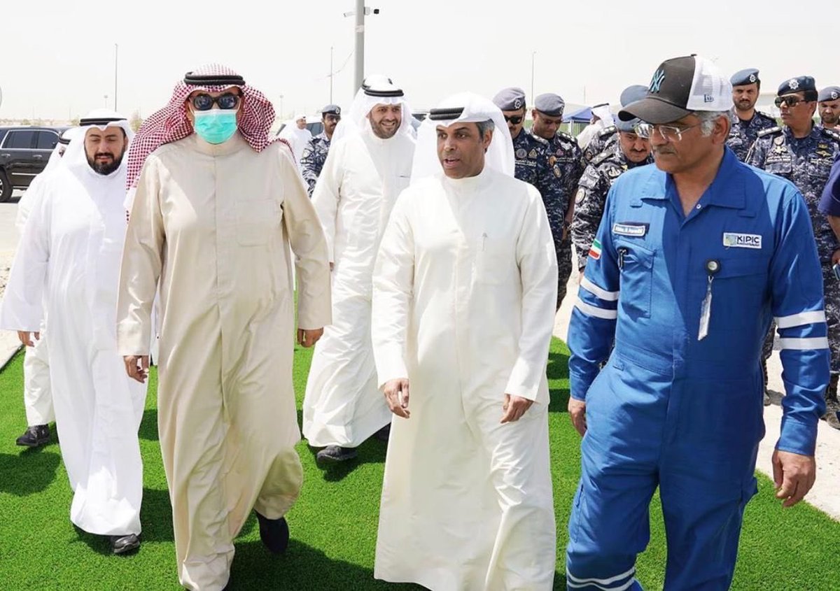 أبهى التبريكات وأسمى آيات التهاني للكويت وشعبها بالثقة السامية من لدن حضرة صاحب السمو أمير البلاد المفدى "حفظه الله ورعاه" لسمو الشيخ/ صباح خالد الحمد الصباح "حفظه الله"، بتزكية سموه وليا للعهد. 

حفظ الله الكويت وأميرها وولي عهدها وشعبها من كل مكروه