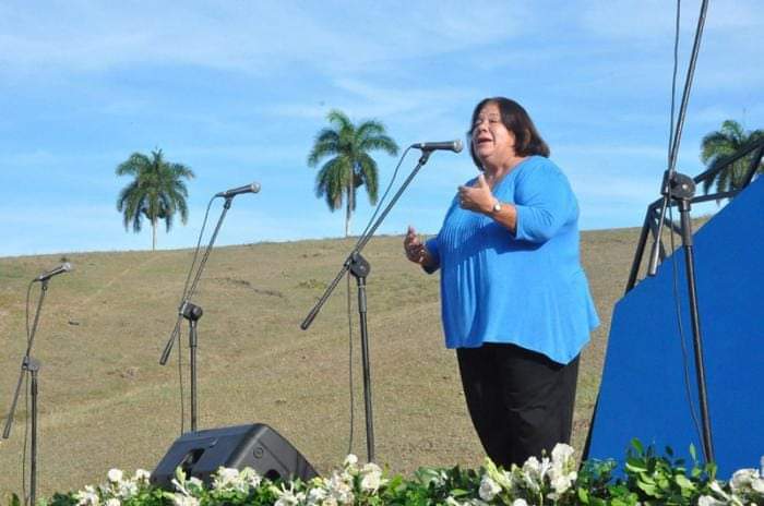 Duele mucho la partida de una fiel defensora de la política cultural cubana.  Corina Mestre. Condolencias para familiares y amigos.