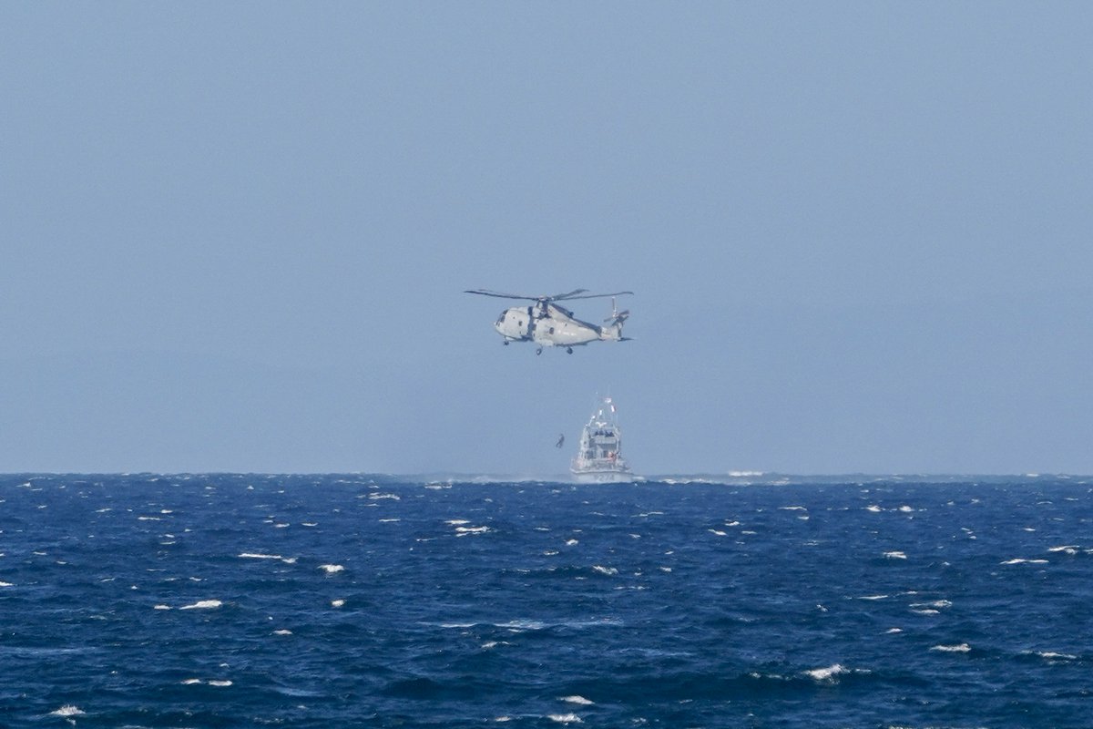 whiskymad's tweet photo. HMS Tracker appeared to be involved in some sort exercise off the coast of Larne this afternoon @ILoveLarne @LoveBallymena  @NavyLookout @NavyLookout @RoyalNavy #hmstracker https://t.co/fpBiAqKQy9