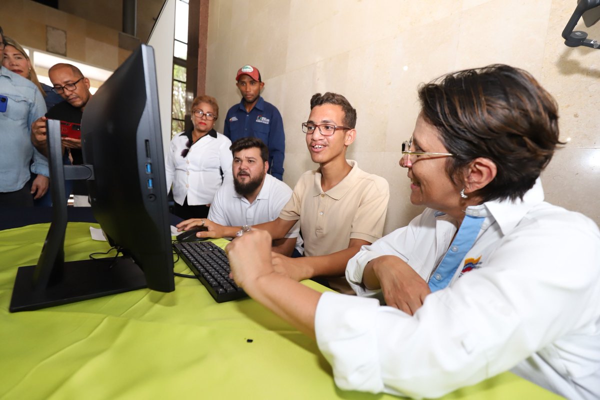 Seguimos comprometidos en apoyar a los nuevos bachilleres en la elección de sus carreras, vinculadas al desarrollo macro-económico de nuestra nación. ¡Visítanos en la Feria de Oportunidades de Estudios #SNI2024 y descubre todas las opciones que tenemos para ti!
#PuebloEnLasRedes