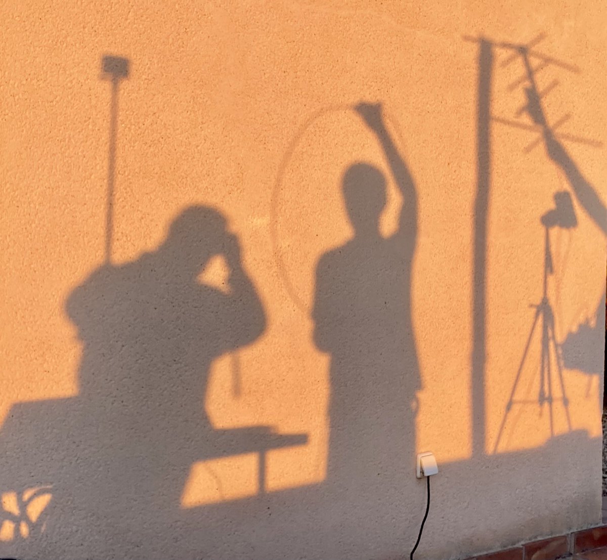 RadioHacking's tweet image. Solo os puedo poner las siluetas y un precioso atardecer repleto de señales de radio… 😉📡 #COMINT #SIGINT