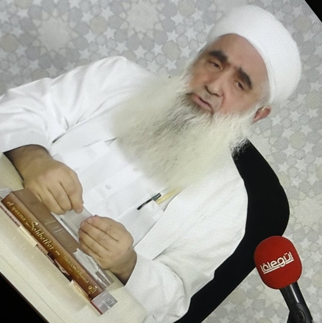 Muhterem Hüseyin Avni Hocamız, Şeyhimiz Mahmûd Efendi Hazretleri'mizi Yâd Programın da, Bursa Vakıf Külliyesi'nde sohbet ettiler.

Sohbetin tekrarını Lalegül Tv’den izleyebilirsiniz.