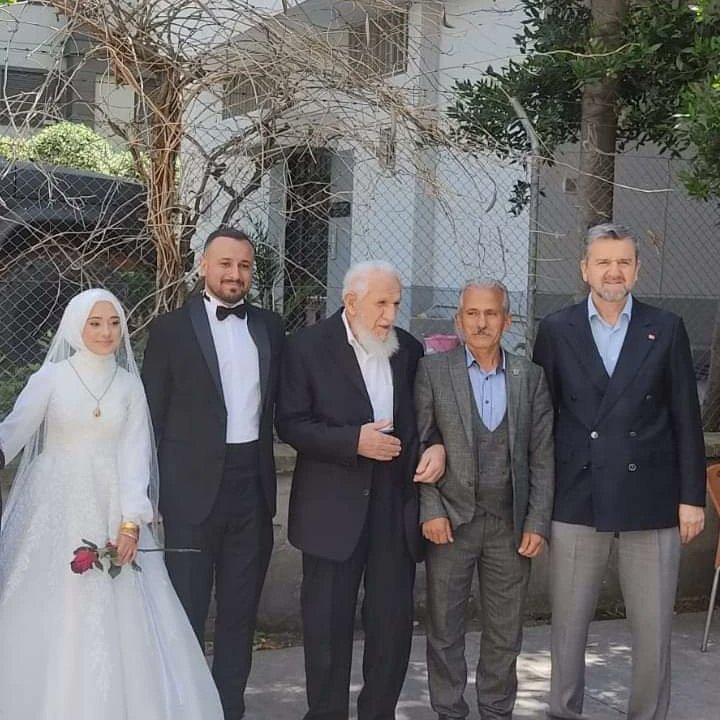 Saadet Partisi Sungurlu İlçe Başkanlığı görevi Ceylani Görgün'e tevdi edildi. 

İl Başkanı Faruk Cıdık ve beraberindeki heyet Sungurlu'da İlçe başkanı Ceylani Görgün'ün kızının düğün merasiminede katılım sağladılar.