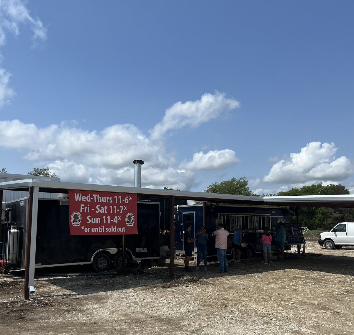 KenneyKny9912's tweet photo. Big things coming! Excited that @HelbergRanch is the first one up! Details coming soon. @L4MediaCompany @GrantandTerry
#Beyondthesmoke #texasbbq
#bbqpodcast https://t.co/viI5YO5Vnx