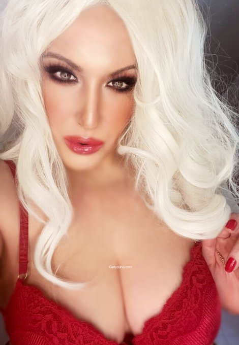 Saturday evening look 💋 https://t.co/T7A8U4QBo3