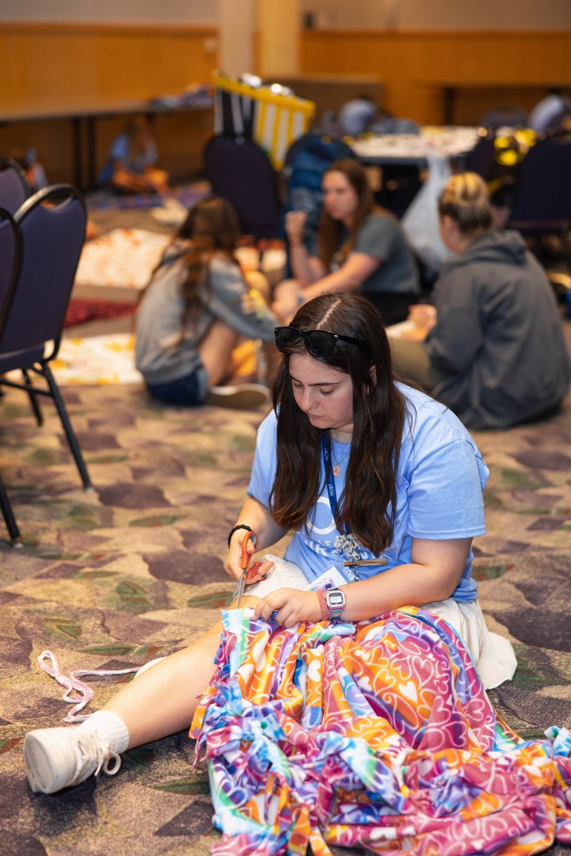 VAHOBY's tweet photo. Our ambassadors are making a difference 🫶

This year's community service project was blankets for Project Linus. We successfully made over 140 blankets. 🤩

#HOBYVA #HOBYVA2024 https://t.co/8pvPCjMamk