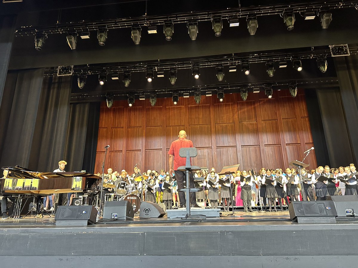 SantinoFontana's tweet photo. Come on out DC! Wolf Trap tonight!!!!!!! You won’t believe how GREAT these choirs are!  @Wolf_Trap @washingtonchorus https://t.co/JnhbjpUXBo