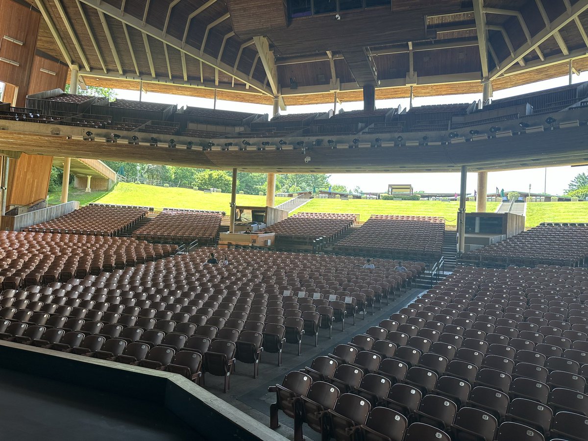 SantinoFontana's tweet photo. Come on out DC! Wolf Trap tonight!!!!!!! You won’t believe how GREAT these choirs are!  @Wolf_Trap @washingtonchorus https://t.co/JnhbjpUXBo