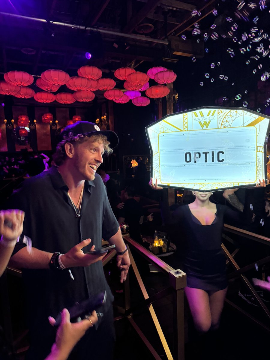 🤷‍♂️ 

📸 <a href="/NateHillTV/">Nate Hill</a>