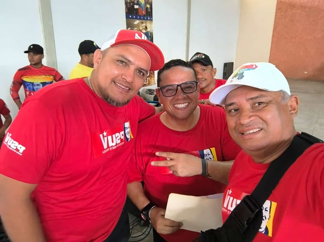 PartidoPSUV's tweet photo. Apure: Impresionante encuentro con estructuras de Base de San Fernando y San Rafael
https://t.co/7tsCQGjW1Q
 https://t.co/mzIe80lBv9
#LikePaNicolás