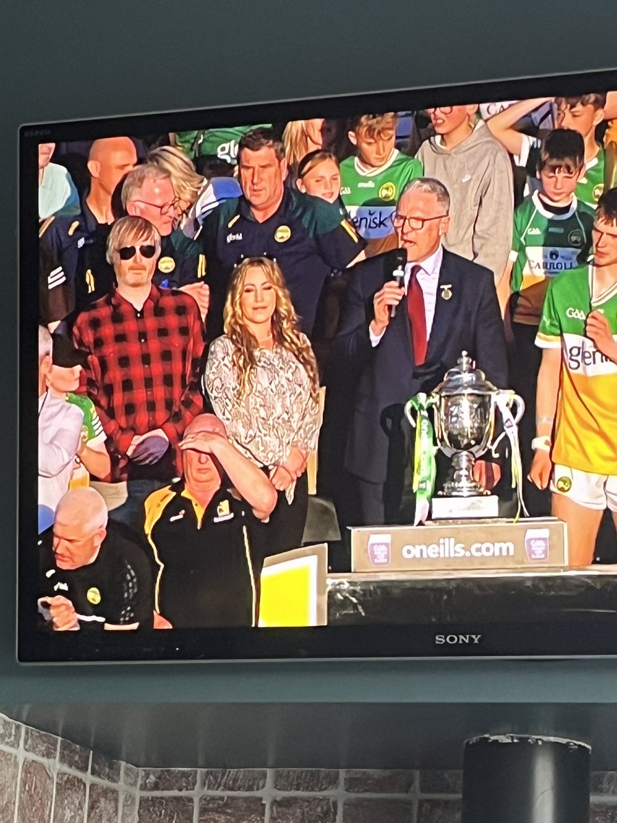 BPudden18124's tweet photo. My man in the check shirt turned up a few weeks late for Springsteen…. 🎸
#offaly #offalygaa #screeney #springsteen https://t.co/5Q9KxneZtL