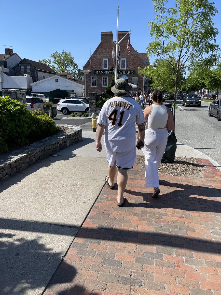 Andrew_Chomos's tweet image. ⁦@OfTheAllegheny⁩   What’s this dude wearing in Newport Rhode Island???