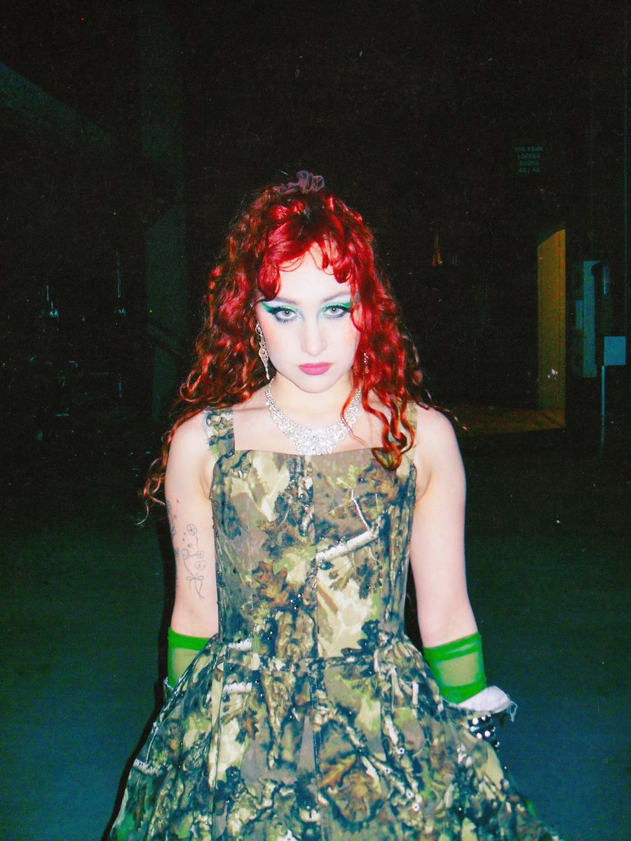 ChappellRoan's tweet image. happy pride midwest princesses!! playing my home state is always so special thank you for making me feel loved 💌💌