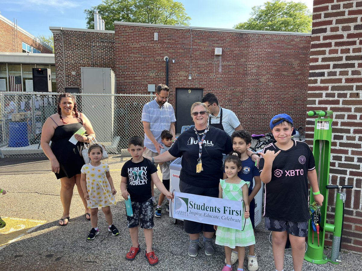 DrMaleyko's tweet photo. #dbnstudentsfirst The DuVall ice cream social. I ran into many educators and parents that I have a history with going back to my time as the DuVall principal. It was great to talk to Tom Rafferty, Robbin Makled, Mary Timpf and many others. https://t.co/1OLbB0tqiC