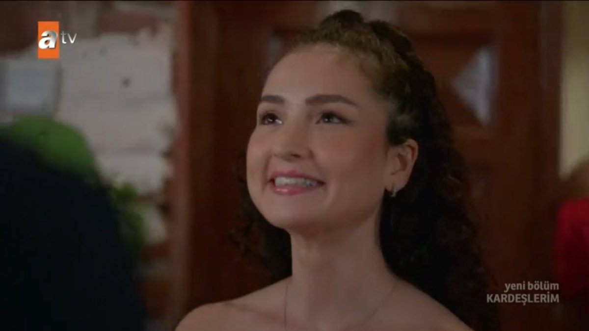 + Sevgilim çok güzel olmuşsun.
- Sen de çok yakışıklı olmuşsun her zamanki gibi.
#Kardeşlerim #AyBer ❤️