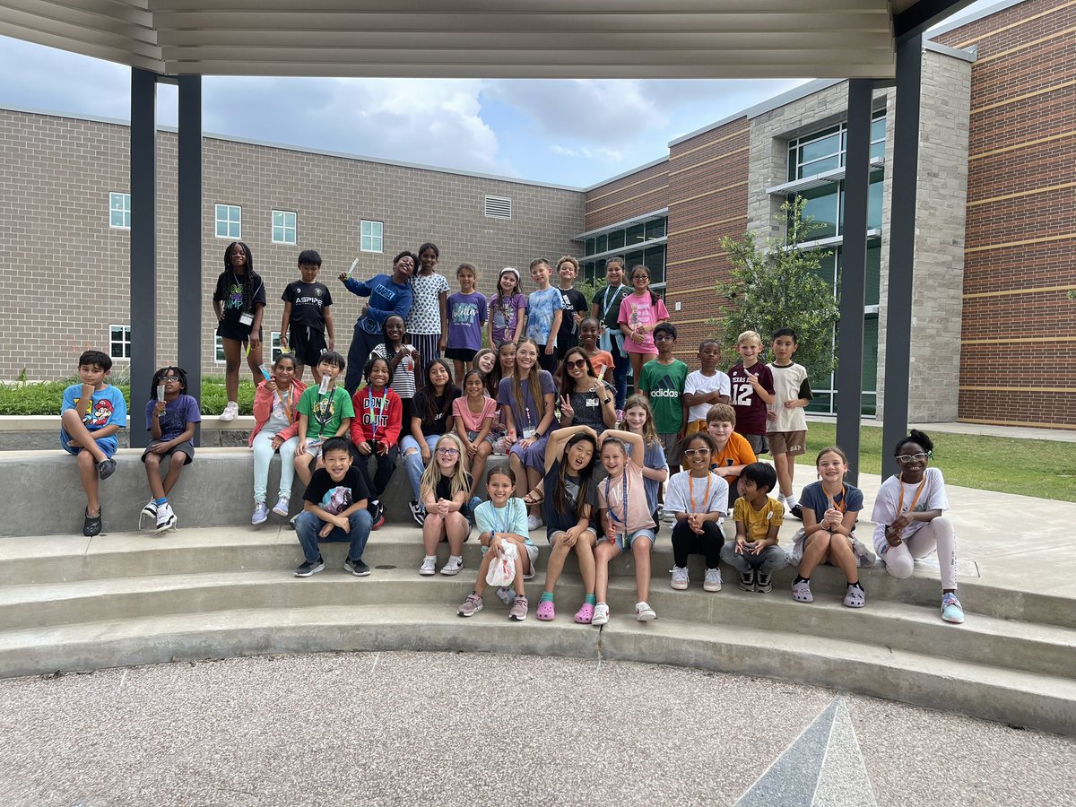 What a year we had! Couldn’t have asked for a better partner to teach these kids with 💕 <a href="/MrsBui3/">Donna Bui</a> <a href="/cfisdmcgown/">@cfisdmcgown</a>