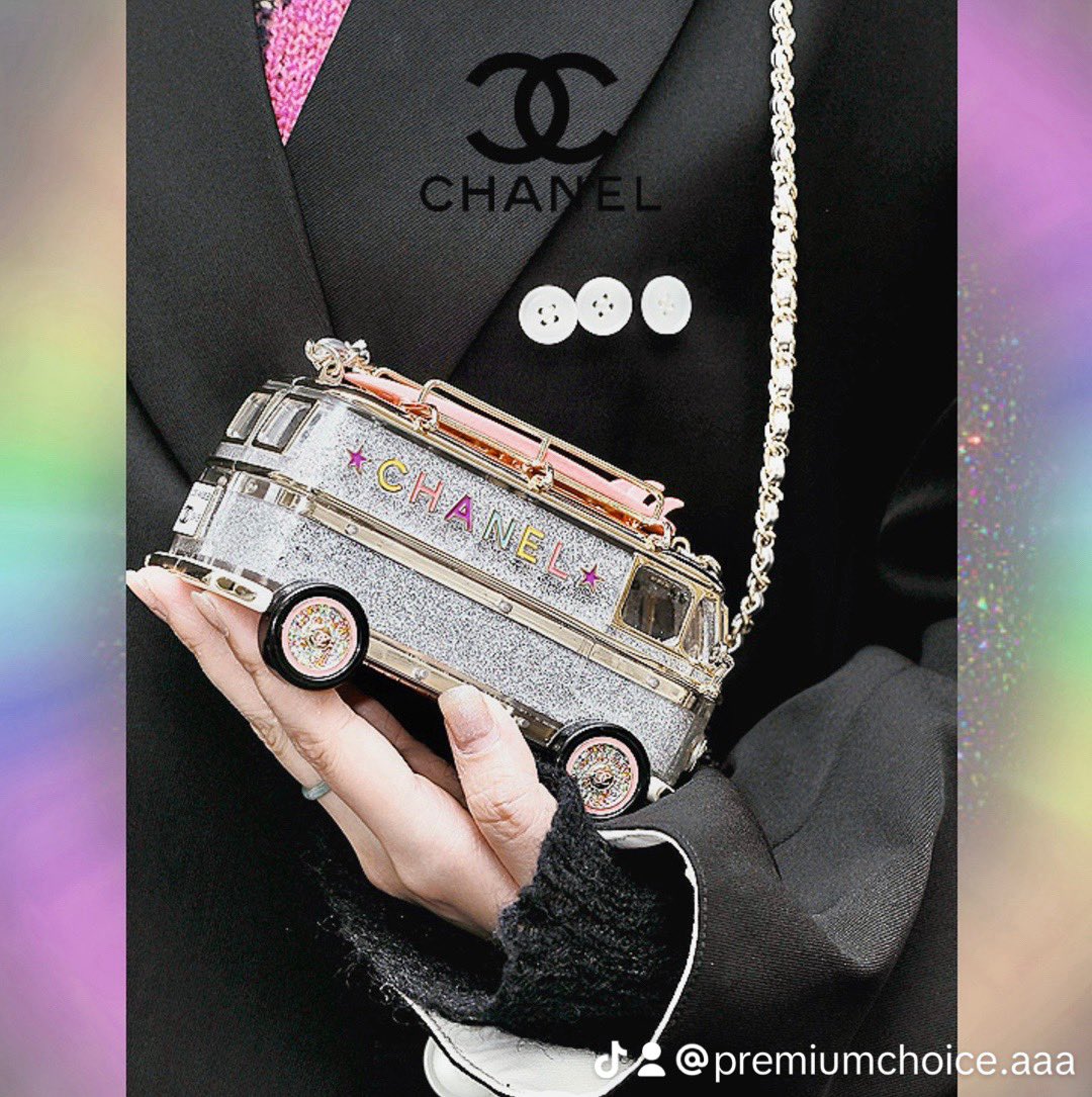 PremiumChoice_A's tweet image. CHANEL
🏄‍♀️
Minivan „Bulli“ Bag
Chanel Resort Show 2024
Matelasse Leder
Goldfarbene Beschläge
Kristalle
Emaille
9,4 x 16 x 8,7 cm
🏄‍♀️
Original Preis: € 14.100,—
PremiumChoice-Preis auf Anfrage
🏄‍♀️
wa.me/491752468168
🏄‍♀️
 #RESORT2024 #BULLI #BAG
#pause #life #pride #japan #augen