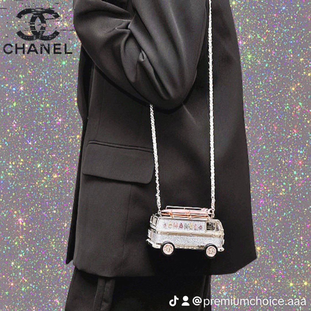 PremiumChoice_A's tweet image. CHANEL
🏄‍♀️
Minivan „Bulli“ Bag
Chanel Resort Show 2024
Matelasse Leder
Goldfarbene Beschläge
Kristalle
Emaille
9,4 x 16 x 8,7 cm
🏄‍♀️
Original Preis: € 14.100,—
PremiumChoice-Preis auf Anfrage
🏄‍♀️
wa.me/491752468168
🏄‍♀️
 #RESORT2024 #BULLI #BAG
#pause #life #pride #japan #augen