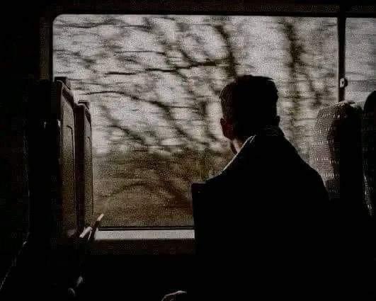 وَكَتَمْتُ مَافي القَلْبِ حَتّى لَمْ أَعُدْ
أَدْرِي إذا مَا بُحْتُ كَيْفَ أَقُولُ ...