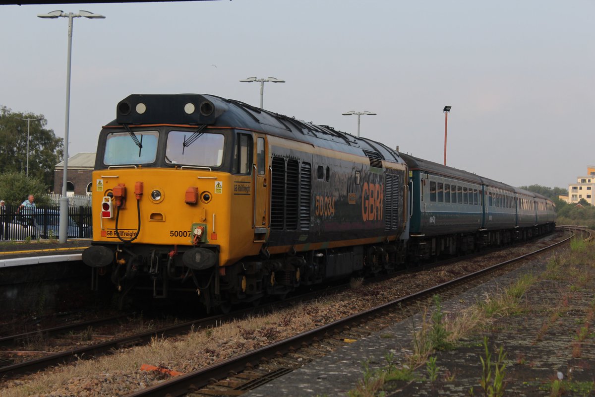 TrainsTg's tweet photo. Some classic diesels appeared around the Taunton area today on two differing railtours.

Some photos from today including:
Class 52 D1015
Class 40 D213
Class 50 50007

All sounding and looking very nice. https://t.co/0NsUAgykoq