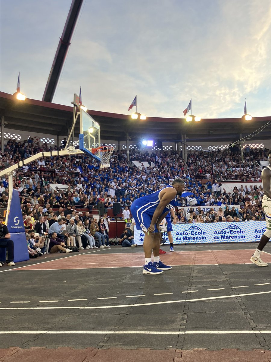 1ère mi-temps engagée pour <a href="/theborisdiaw/">Boris Diaw</a> et Biscarrosse, l’ESMS a rattrapé 22 points sur son handicap de départ 🔥🏀
49-77 à la pause, tout est encore possible dans cette finale de Coupe du monde des Landes <a href="/F3Aquitaine/">France 3 Aquitaine</a> #coupedeslandes #basket #landes