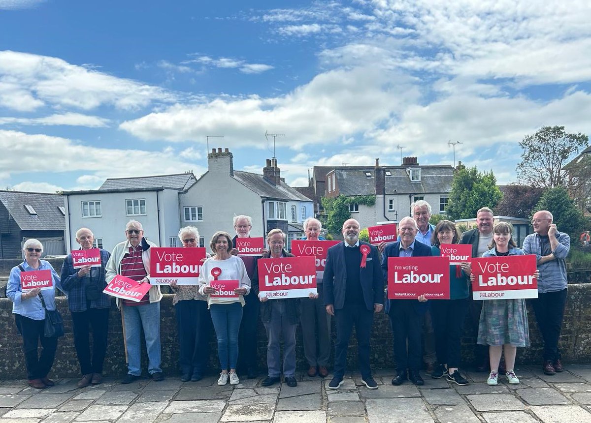 Labour members in Arundel and South Downs @southdownslabour launched our campaign for the General Election with an inspirational address from our candidate Chris Philipsborn.
#strangedeathofTorySussex