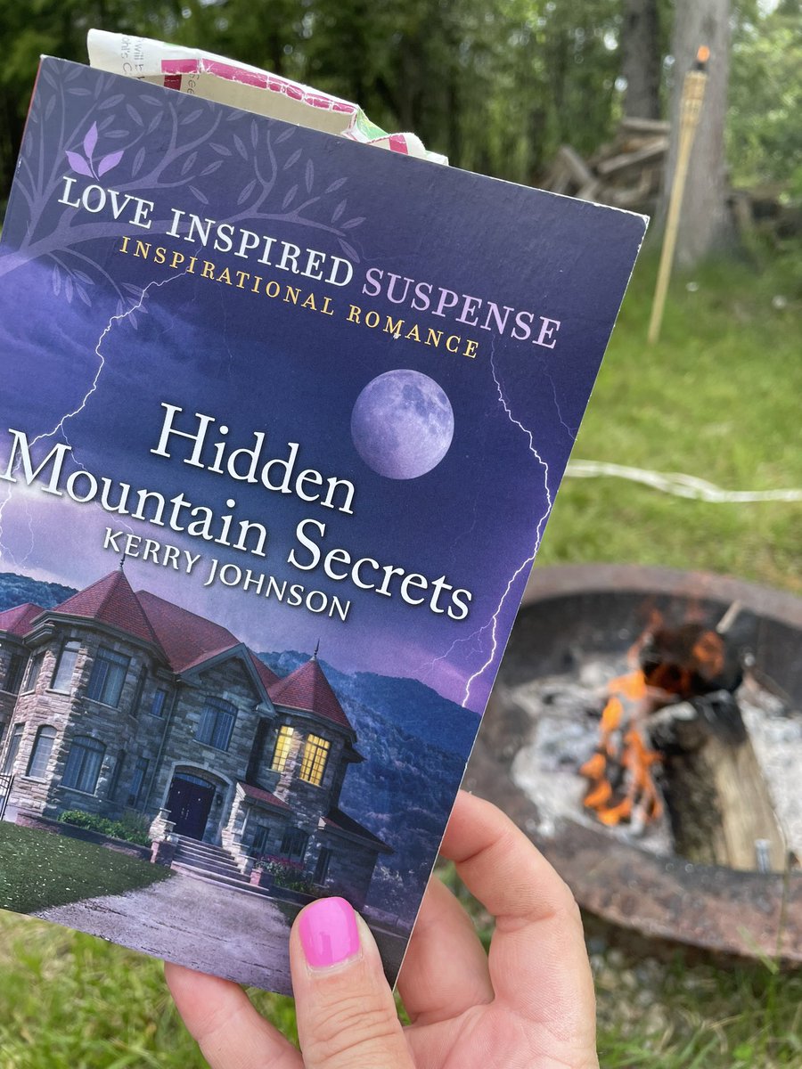 lauriew_author's tweet image. My camping read. @candidkerry