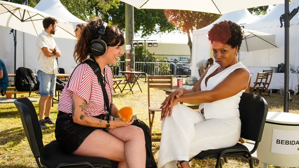 antena3rtp's tweet photo. Muita conversa e muita animação com as Novas Manhãs da 3 no #FNACLive - sentiram a boa disposição? Pois. Nós também. 🤍

A emissão continua até ao fim da noite, agora com quem anima  as vossas tardes diariamente, na companhia do @ribeironoar e da @CatSPalma.

Fiquem ligados! 🧡 https://t.co/5Fe6o3hWWj
