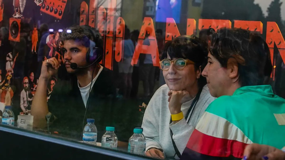 antena3rtp's tweet photo. Muita conversa e muita animação com as Novas Manhãs da 3 no #FNACLive - sentiram a boa disposição? Pois. Nós também. 🤍

A emissão continua até ao fim da noite, agora com quem anima  as vossas tardes diariamente, na companhia do @ribeironoar e da @CatSPalma.

Fiquem ligados! 🧡 https://t.co/5Fe6o3hWWj