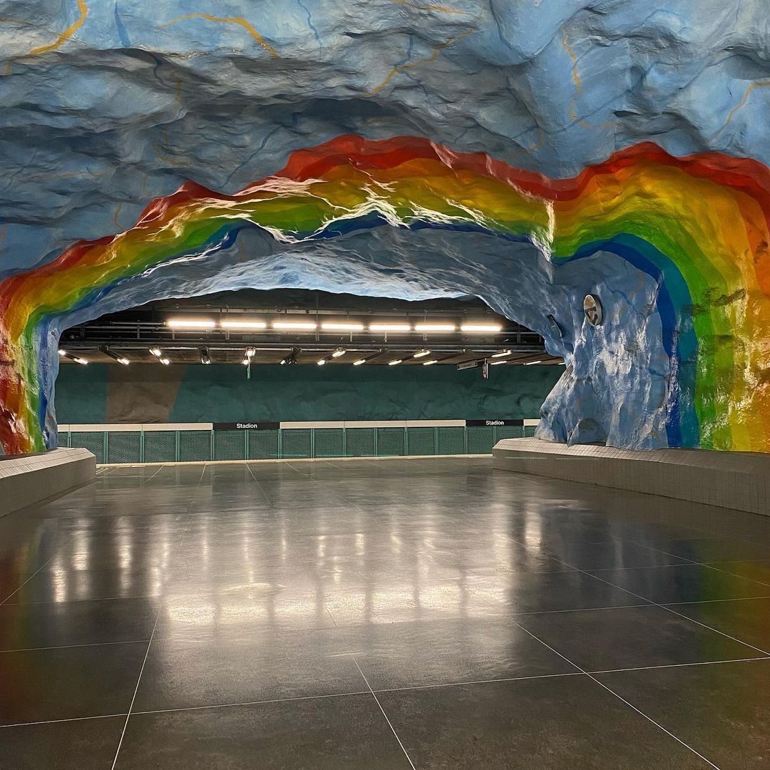 DesignMuseum's tweet photo. #DesignDestinations | Below Stockholm, you can find the world’s longest art gallery ✨
Starting in the city centre before weaving out for 70 miles, the metro acts as a journey through European art history, covering 100 stations, all designed differently.
📸 19y23_ on IG https://t.co/JmeyLw25U8
