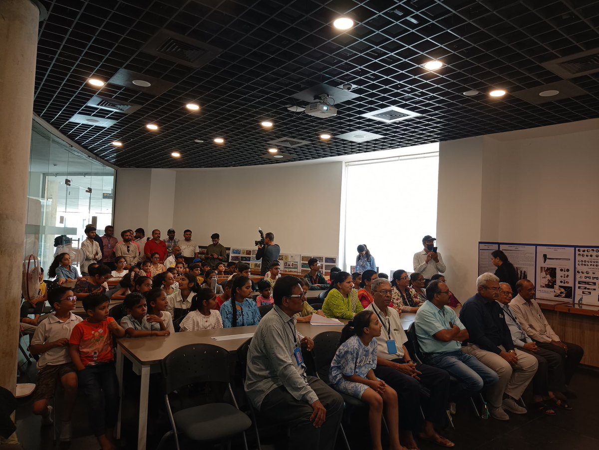 AartiMeghnani's tweet photo. Thrilled to announce the successful completion of the coin exhibition and drawing competition @RscBhuj .A big thank you to all participants and visitors for making this event a grand success! 
#CoinExhibition #DrawingCompetition #Bhuj https://t.co/MMvVlZumuJ