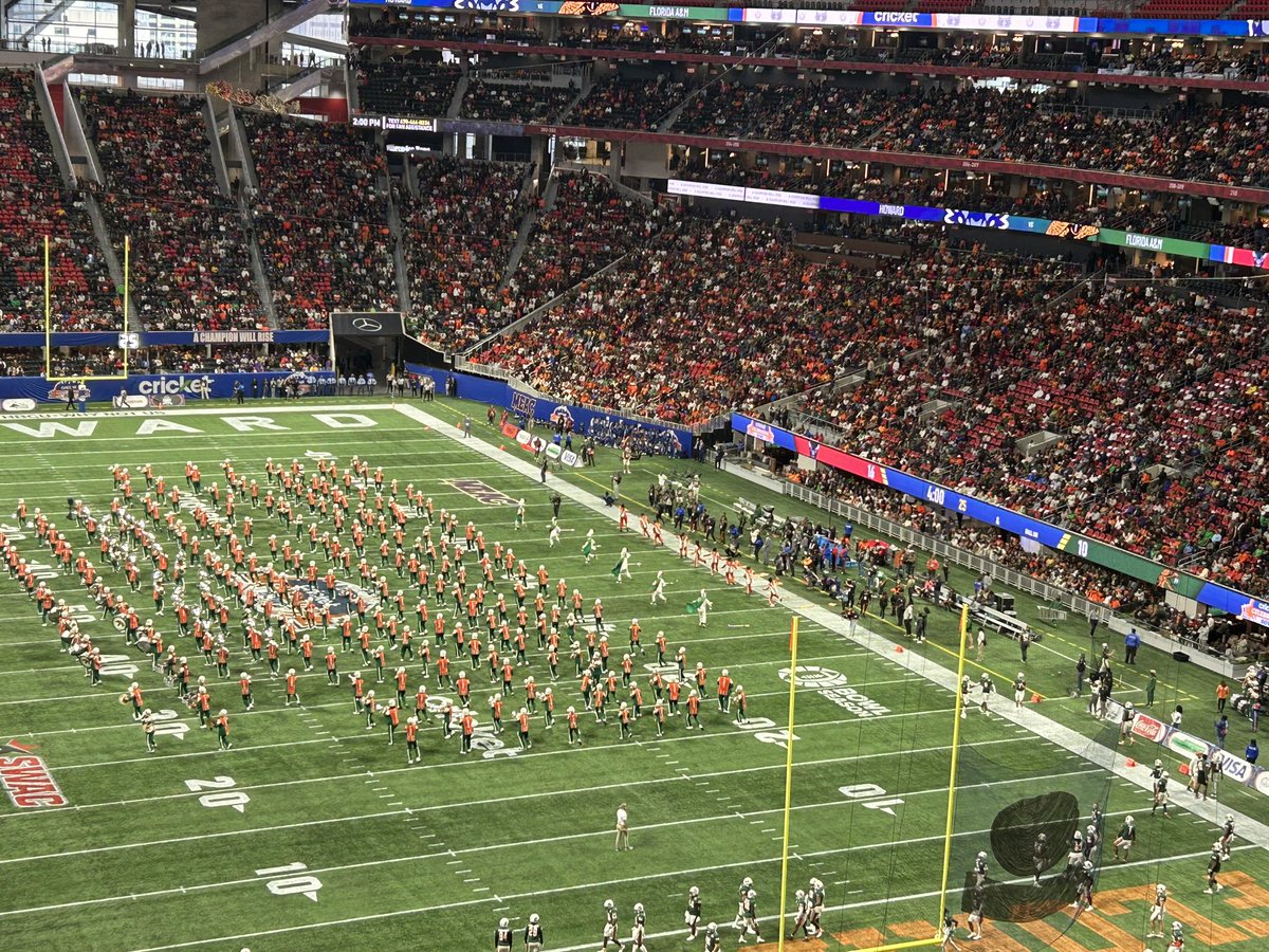 FangsUpPodcast's tweet photo. The Incomparable! 

Love The Hundred!
#FAMU https://t.co/nYM9nFrfZj