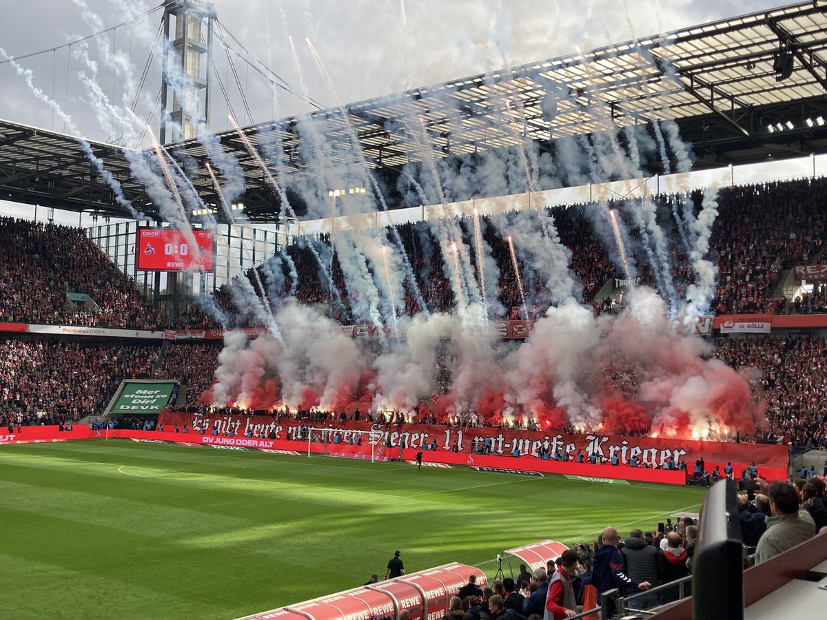 3emeMiTemps's tweet photo. La saison étant finie, bilan des affluences de Bundesliga à domicile en moyenne par match ! 🇩🇪

🥇Dortmund : 81 305
🥈Bayern : 75 000
🥉Frankfurt : 56 959
4⃣ Stuttgart : 55 124 (en travaux)
5⃣ Gladbach : 51 371
6⃣ Köln : 49 829 (relégué)
7⃣ Leipzig : 45 171
8⃣ Werder : 41 721 https://t.co/2WVth52Lgj