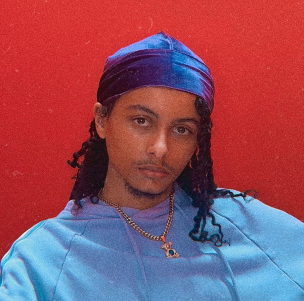 PopTingz's tweet photo. .@MARCUSSAINTT has released "Back And Forth", a self produced single with a callback to The Neptunes. 

Stream here: https://t.co/z6ef3jRCUr https://t.co/ygK3WjSkyB