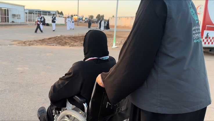 AljoufSA's tweet photo. تواصل جهود المتطوعين والمتطوعات في مدينة الحجاج بمركز  #أبو_عجرم بمنطقة #الجوف، في تقديم الخدمات الإنسانية، والرعاية المجتمعية لضيوف الرحمن.
#حج_1445هـ 
#يسر_وطمأنينة https://t.co/T0xmQpFe2O