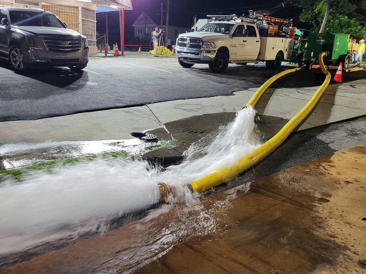 ATLWatershed's tweet photo. DWM crews are diligently working to make repairs to the water main located at the intersection of Joseph E. Boone Blvd and JP Brawley. The boil water advisory is still in effect at this time. We apologize for any inconvenience this may have caused.
#ATLWatershed #DWMatWork https://t.co/xTptQRm8tF