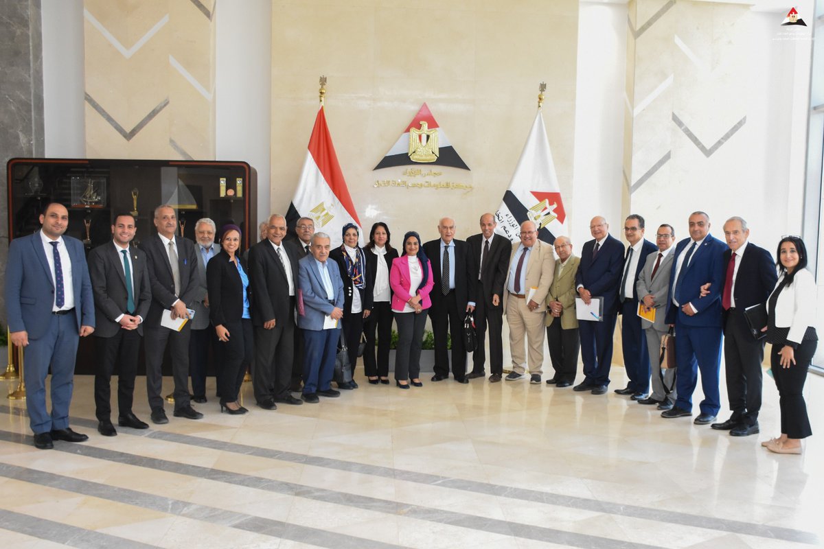 EgyptCabinet's tweet photo. نظم مركز المعلومات ودعم اتخاذ القرار برئاسة مجلس الوزراء، الجلسة الثامنة عشرة من المنتدى الفكري، وذلك بالتعاون مع أكاديمية البحث العلمي والتكنولوجيا، لبحث سُبل تعظيم العائد من الإنتاجية الزراعية في ظل التغيرات الراهنة، وذلك بحضور نخبة من الخبراء بمراكز الأبحاث وأساتذة الجامعات والوزراء السابقين وممثلي لجنة الزراعة بمجلس النواب والقطاعين العام والخاص والمجالس التصديرية ونقابة الزراعيين.

وتعد هذه الجلسة الأولى في سياق قيام مركز معلومات مجلس الوزراء وأكاديمية البحث العلمي والتكنولوجيا بتنظيم أربع جلسات متخصصة تستهدف بحث كافة الآليات اللازمة لزيادة الإنتاجية الزراعية في سياق المستهدف القومي بزيادة معدلات الإنتاجية الزراعية بما لا يقل عن 20% بهدف توفير احتياجات المواطنين من الغذاء وتعزيز الصادرات الزراعية بالاستفادة من خبرات العلماء والخبراء المتخصصين أعضاء اللجان النوعية في أكاديمية البحث العلمي والتكنولوجيا.
#المنتدى_الفكري #مركز_المعلومات