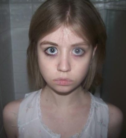 mi cara cuando están criticando el físico de alguien que se parece mucho al mío