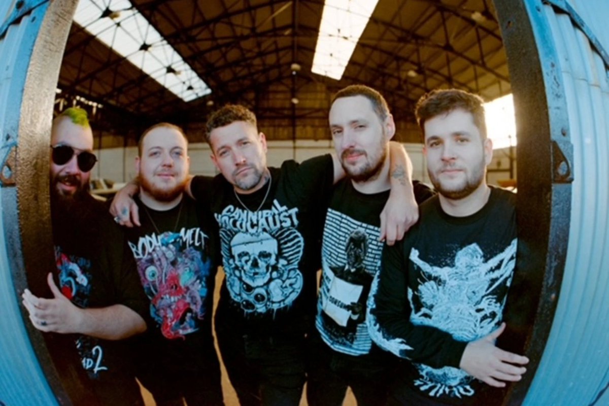 V13 Media (@v13media) on Twitter photo Hot off the release of their brand new EP, ‘The Noise,' Creature Creature (<a href="/creature_tweets/">Creature Creature</a>) bassist Dave Cobley joins us for Chew The Mat to talk wrestling.
🔗: v13.net/2024/06/creatu…
#CreatureCreature #ChewTheMat #interview #wwe #wrestling Hot off the release of their brand new EP, ‘The Noise,' Creature Creature (<a href="/creature_tweets/">Creature Creature</a>) bassist Dave Cobley joins us for Chew The Mat to talk wrestling.
🔗: v13.net/2024/06/creatu…
#CreatureCreature #ChewTheMat #interview #wwe #wrestling